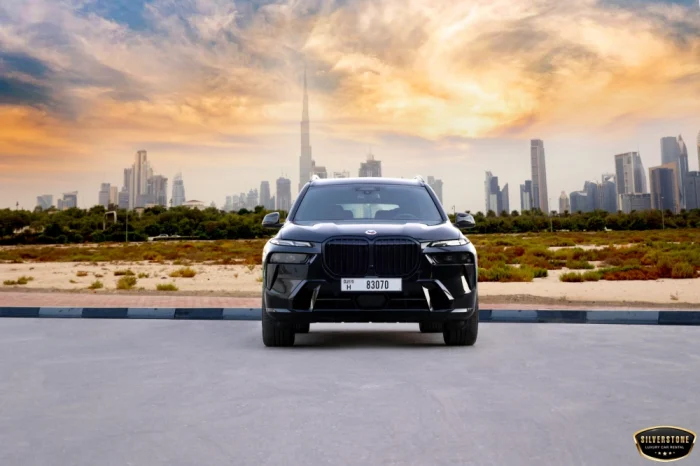 Mieten Sie das BMW X7 M-Kit in Dubai