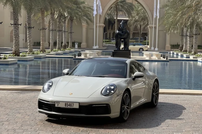 Rent Porsche 911 Carrera in Dubai